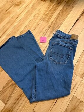 American Eagle Outfitters Women's Flare Jeans in Medium Blue
